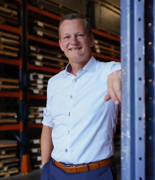 Freddy van Almetaal in de hal